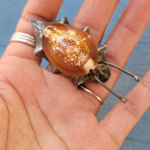 *RARE* epic genuine cowrie shell 925 sterling silver snail brooch